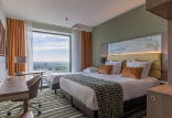אורחי המלון נהנים מכניסה חופשית לחדר כושר מצויד ומאובזר היטב 